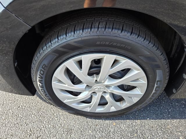 Used 2017 Toyota Corolla LE w/ Carpet Mat Package (TMS) FWD image 23