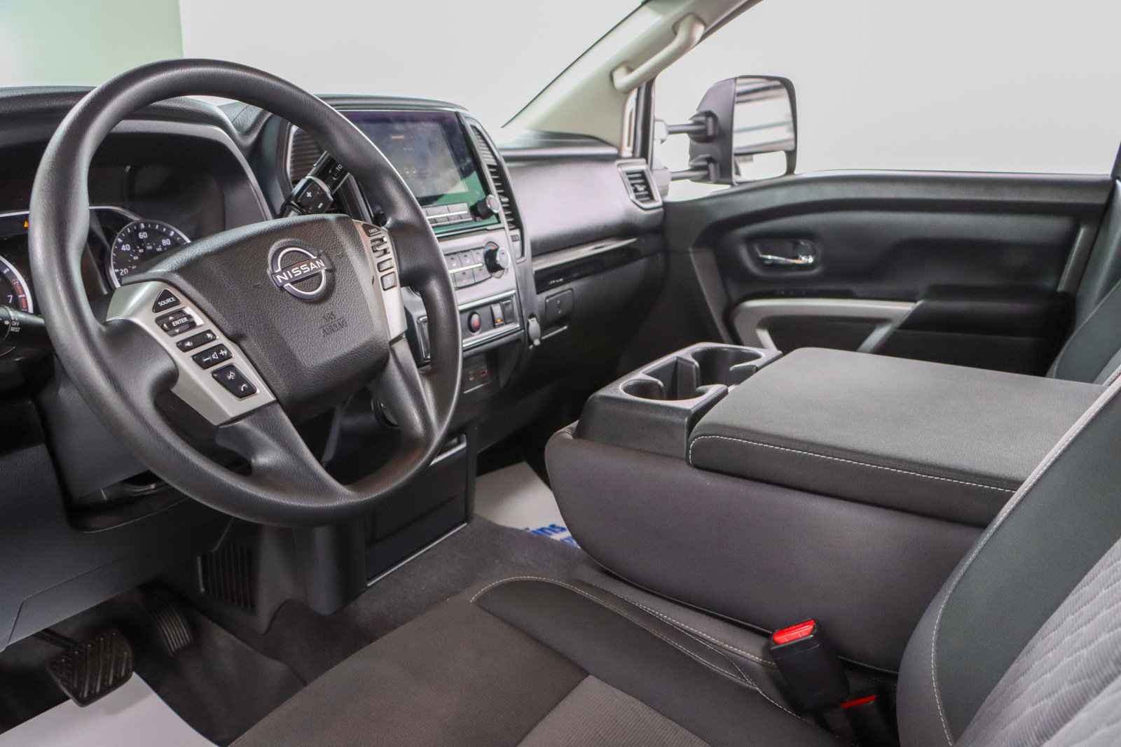 Used 2023 Nissan Titan SV image 24