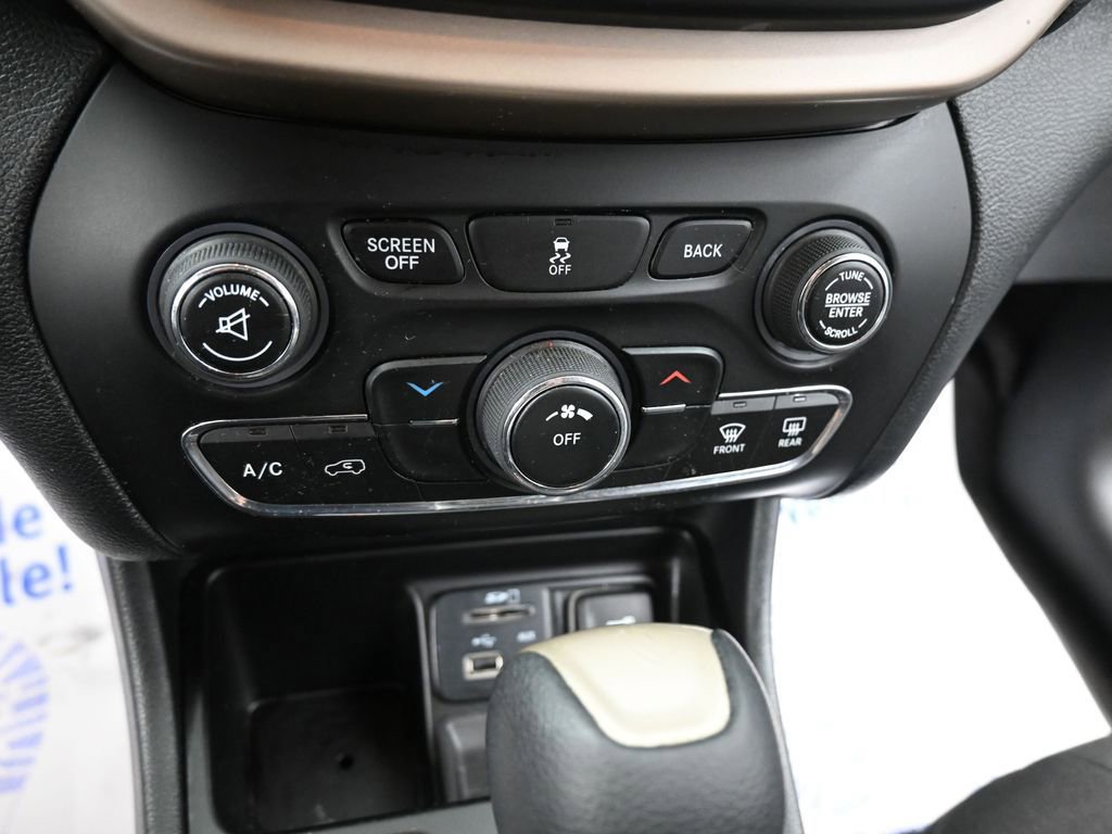 Used 2016 Jeep Cherokee Latitude image 35