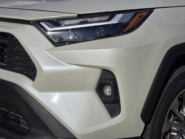 Used 2022 Toyota RAV4 XLE Premium FWD image 5