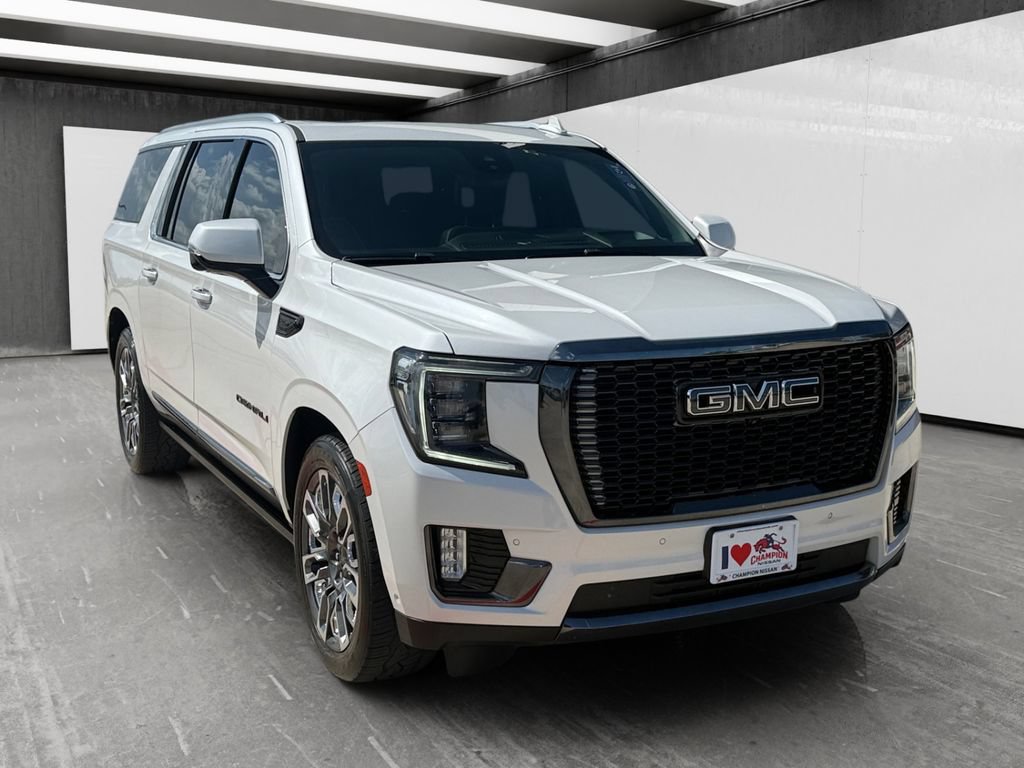 Used 2023 GMC Yukon XL Denali Ultimate AWD/4WD image 7