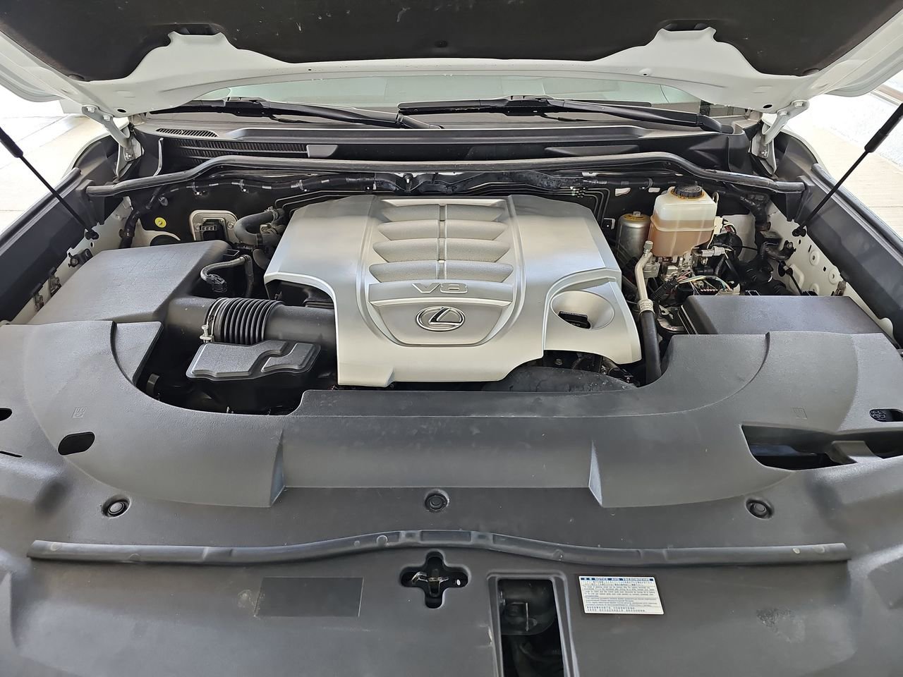 Used 2016 Lexus LX 570 4WD w/ Luxury Package image 35