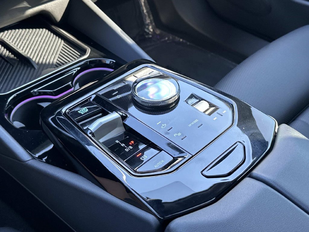 Used 2024 BMW i5 eDrive40i w/ M Sport Package RWD image 40