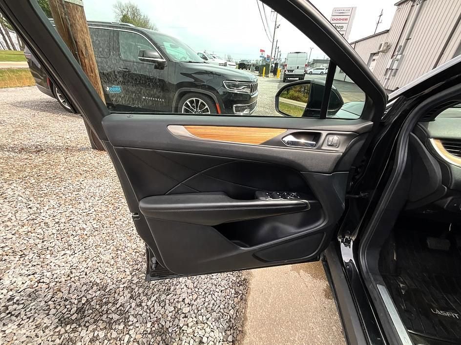 Used 2015 Lincoln MKC FWD w/ Equipment Group 101A Select image 11