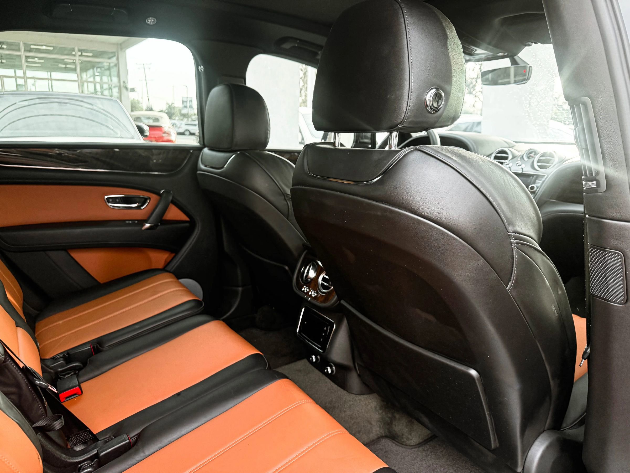 Used 2020 Bentley Bentayga image 28