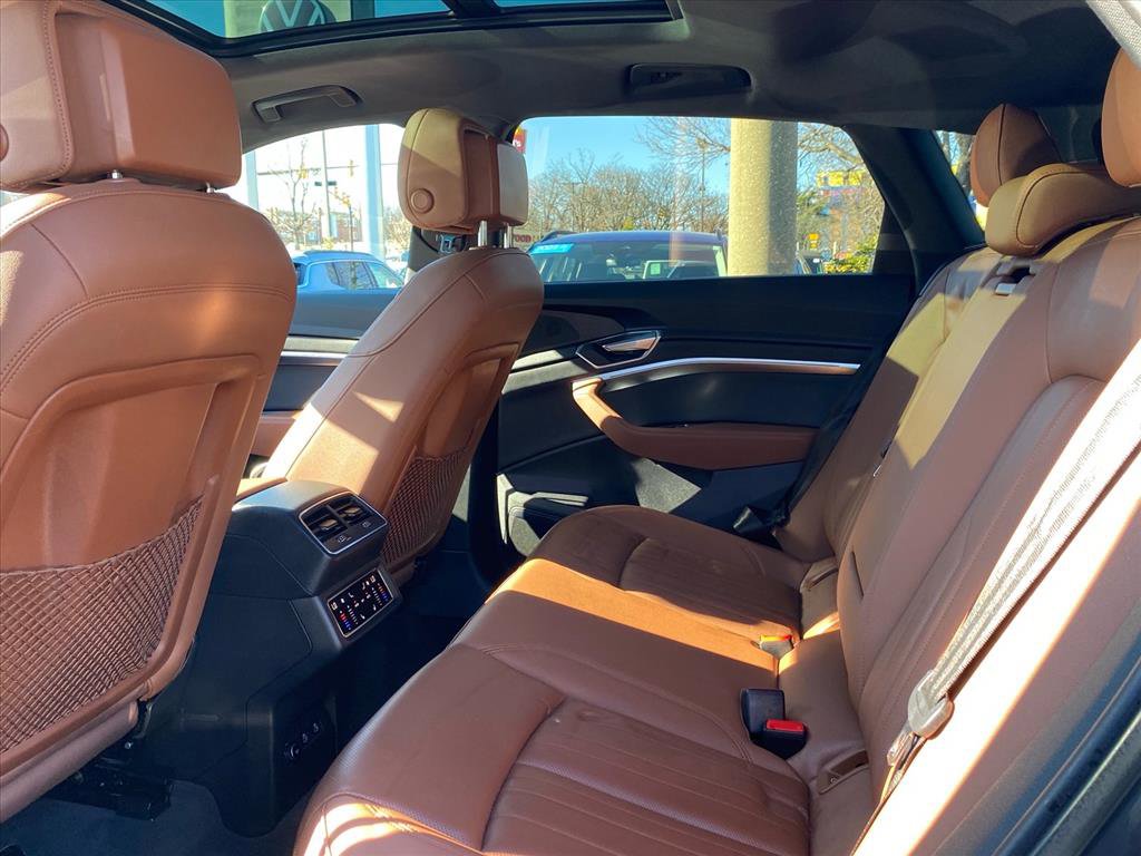 Used 2022 Audi e-tron Premium Plus image 18