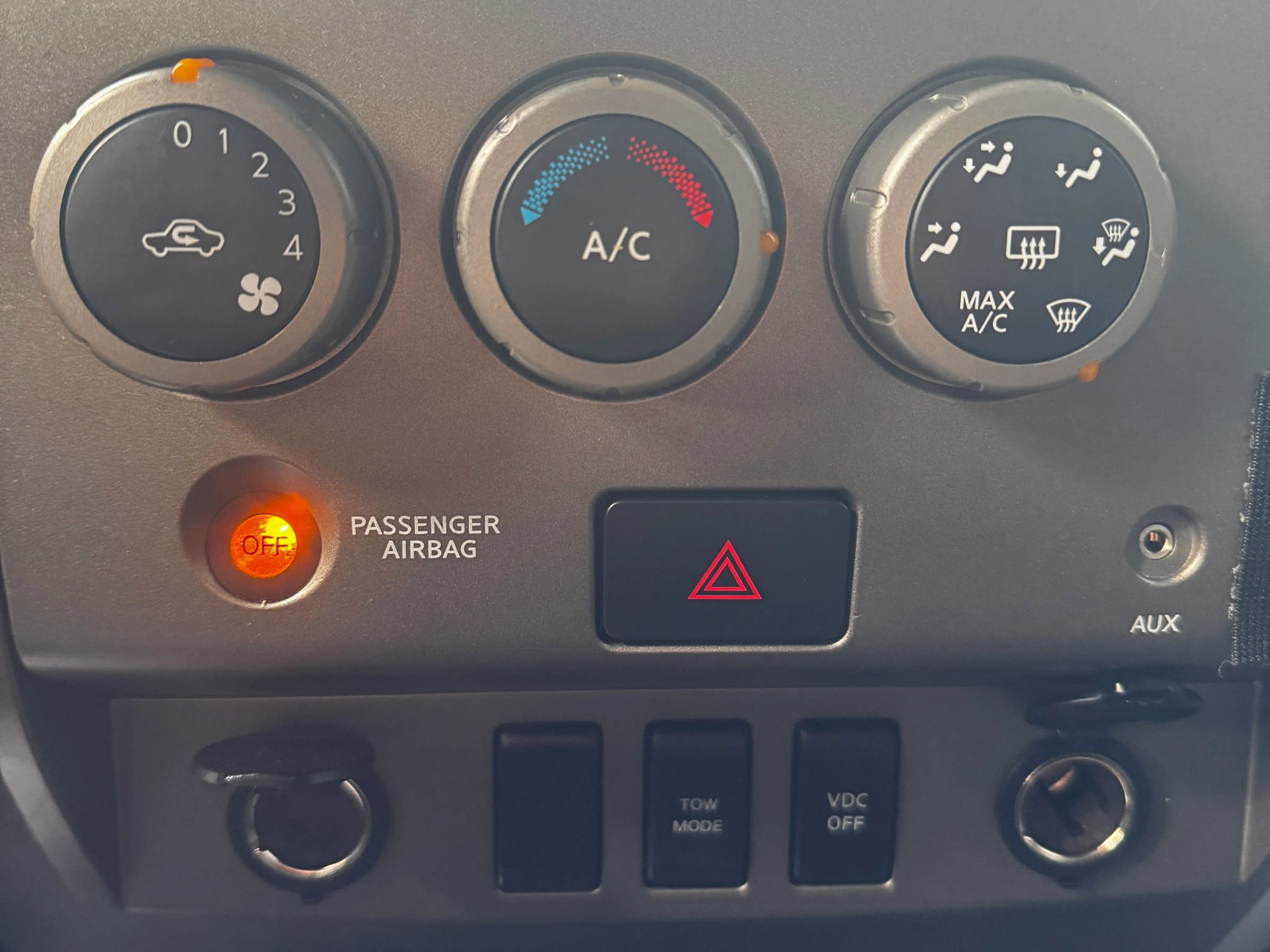 Used 2004 Nissan Titan SE w/ (Bed) Utility Bed Pkg image 23