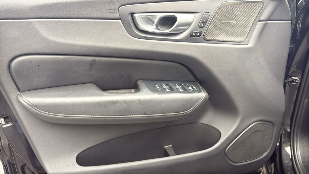 Certified 2024 Volvo XC60 B5 Ultimate w/ Climate Package image 13