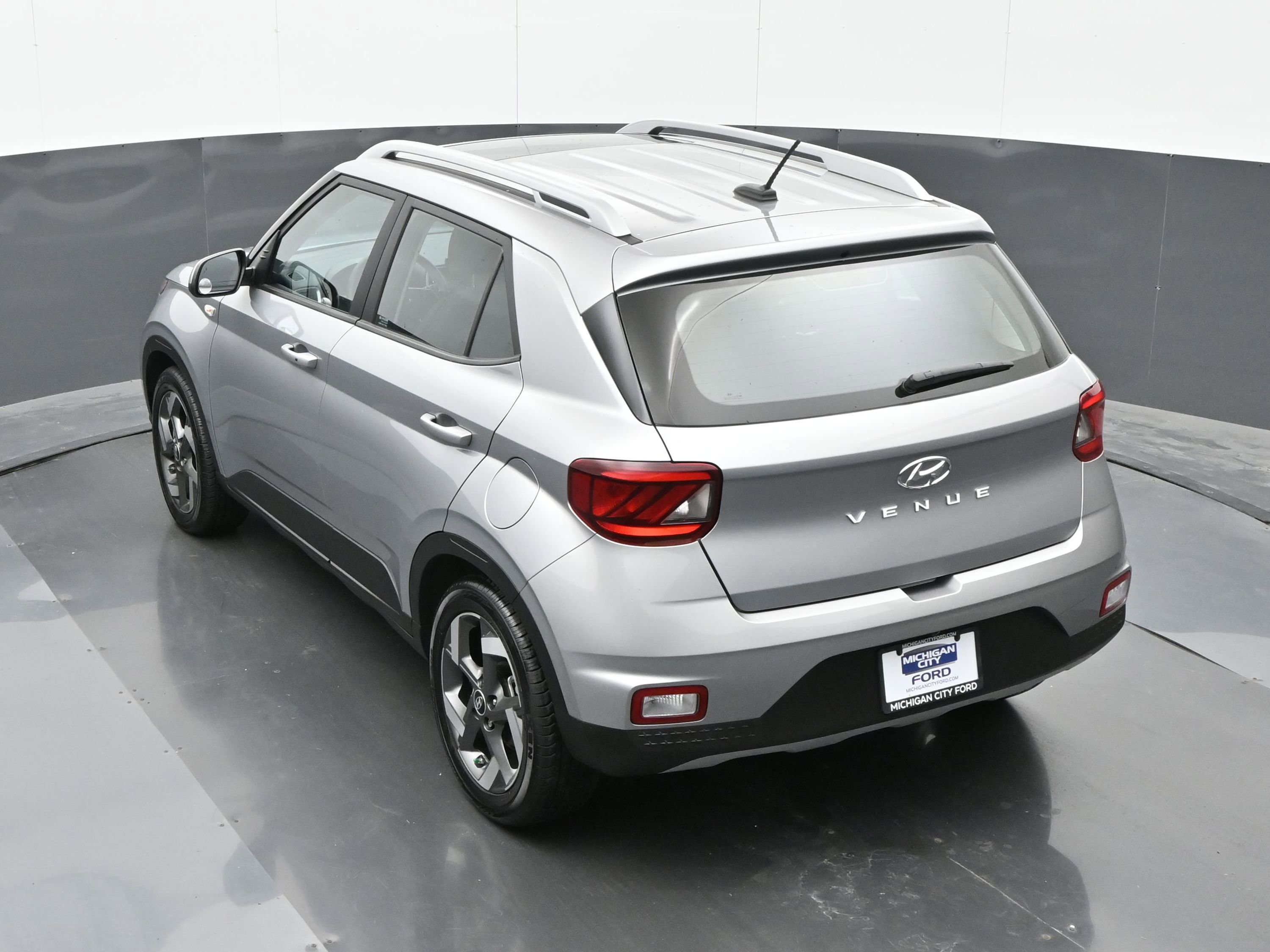 Used 2024 Hyundai Venue SEL image 35