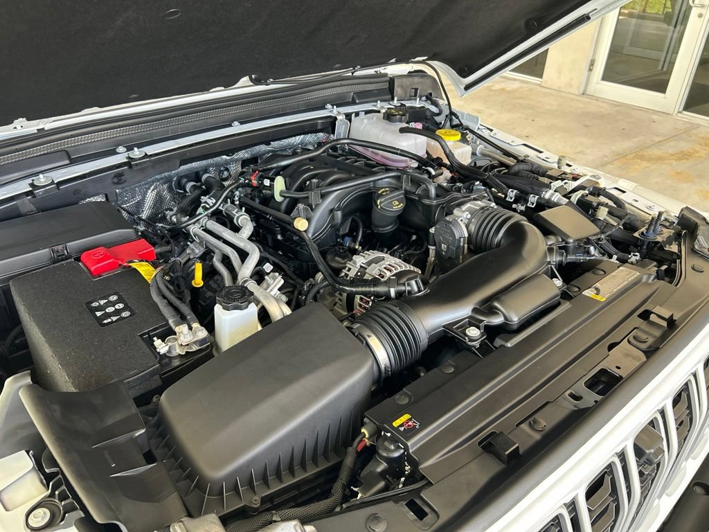 Used 2025 Jeep Wrangler Unlimited Sahara AWD/4WD image 12