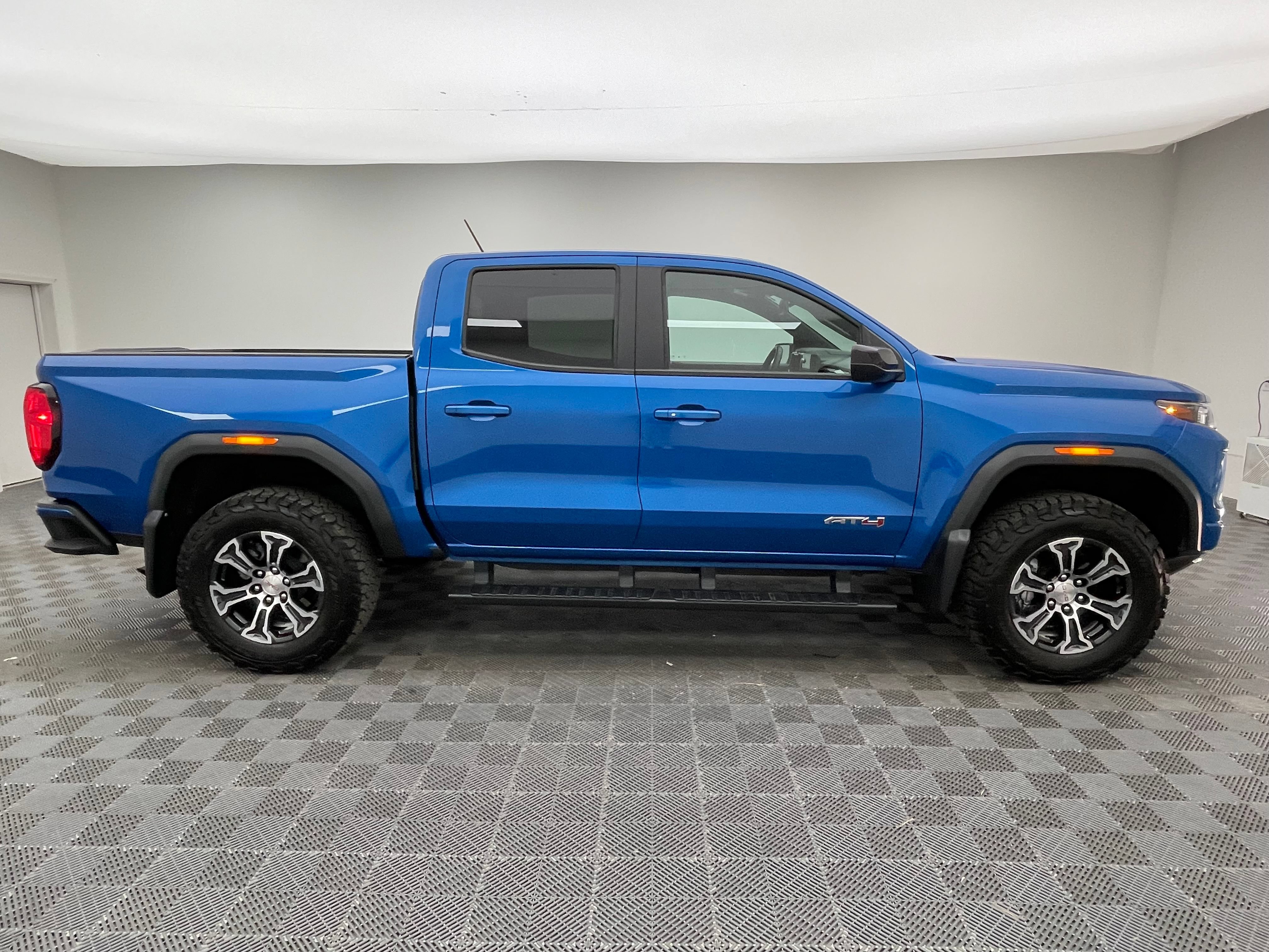 Used 2023 GMC Canyon AT4 w/ Canyon Safety Plus Package AWD/4WD image 6