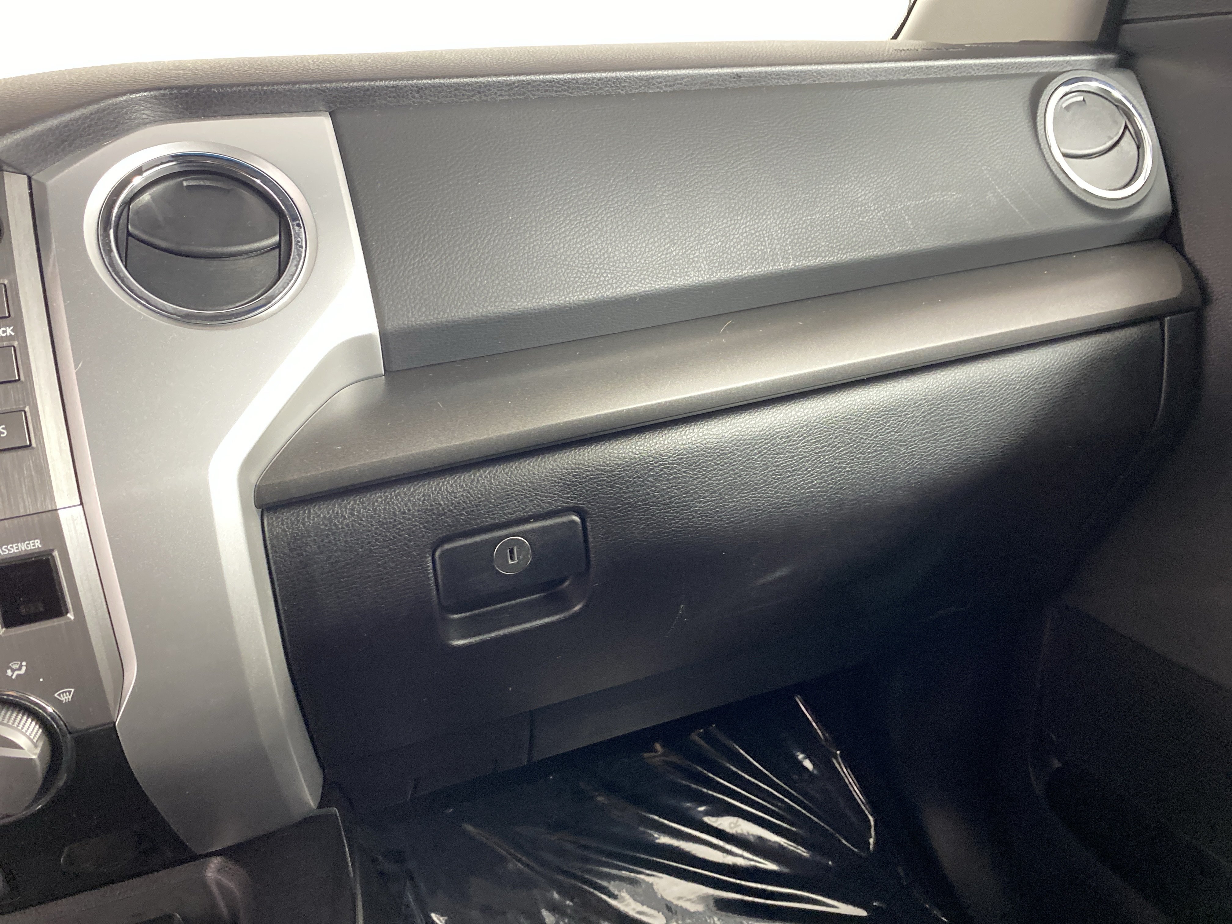 Used 2014 Toyota Tundra SR5 AWD/4WD image 28