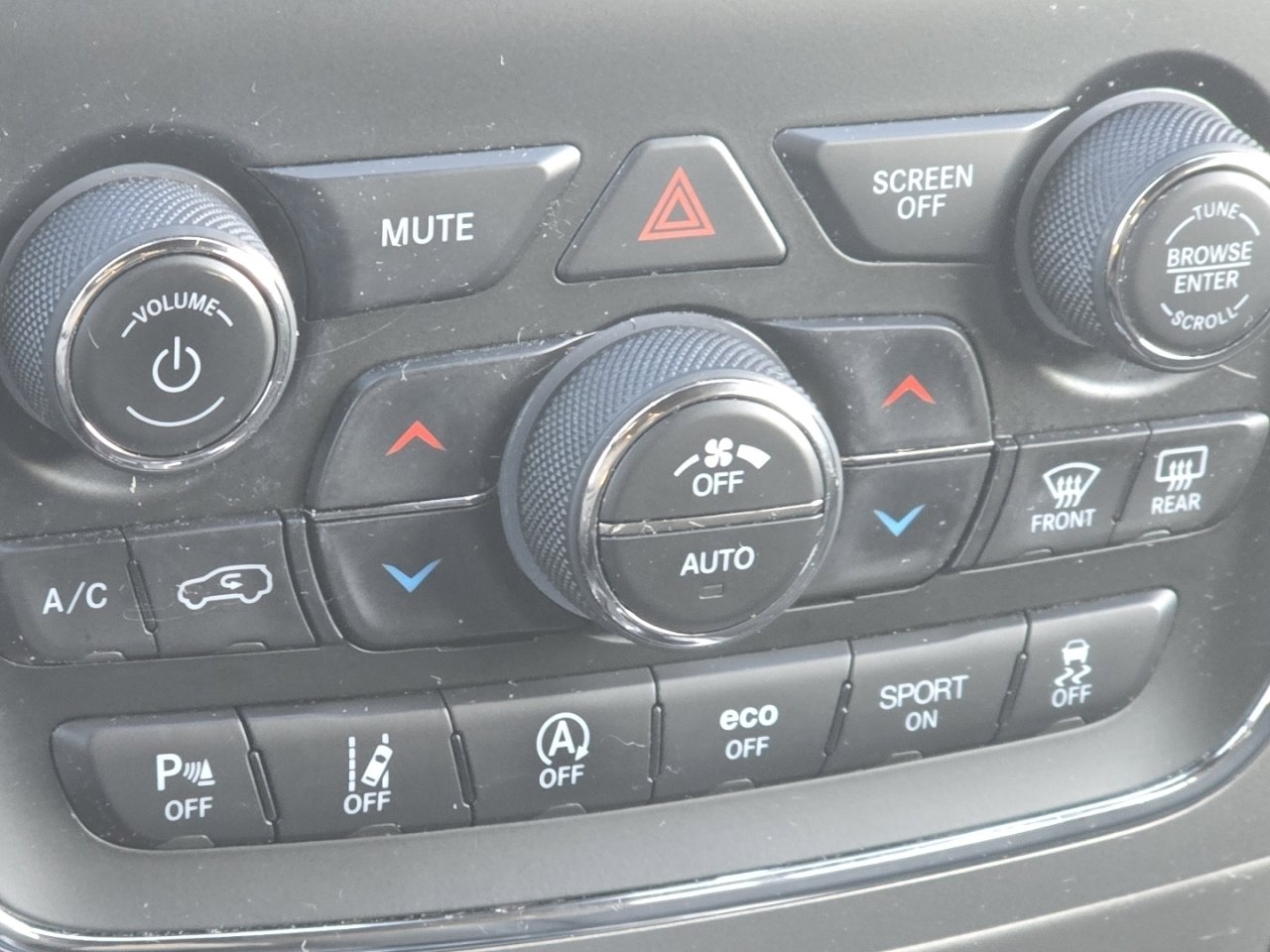 Used 2021 Jeep Grand Cherokee Laredo image 7