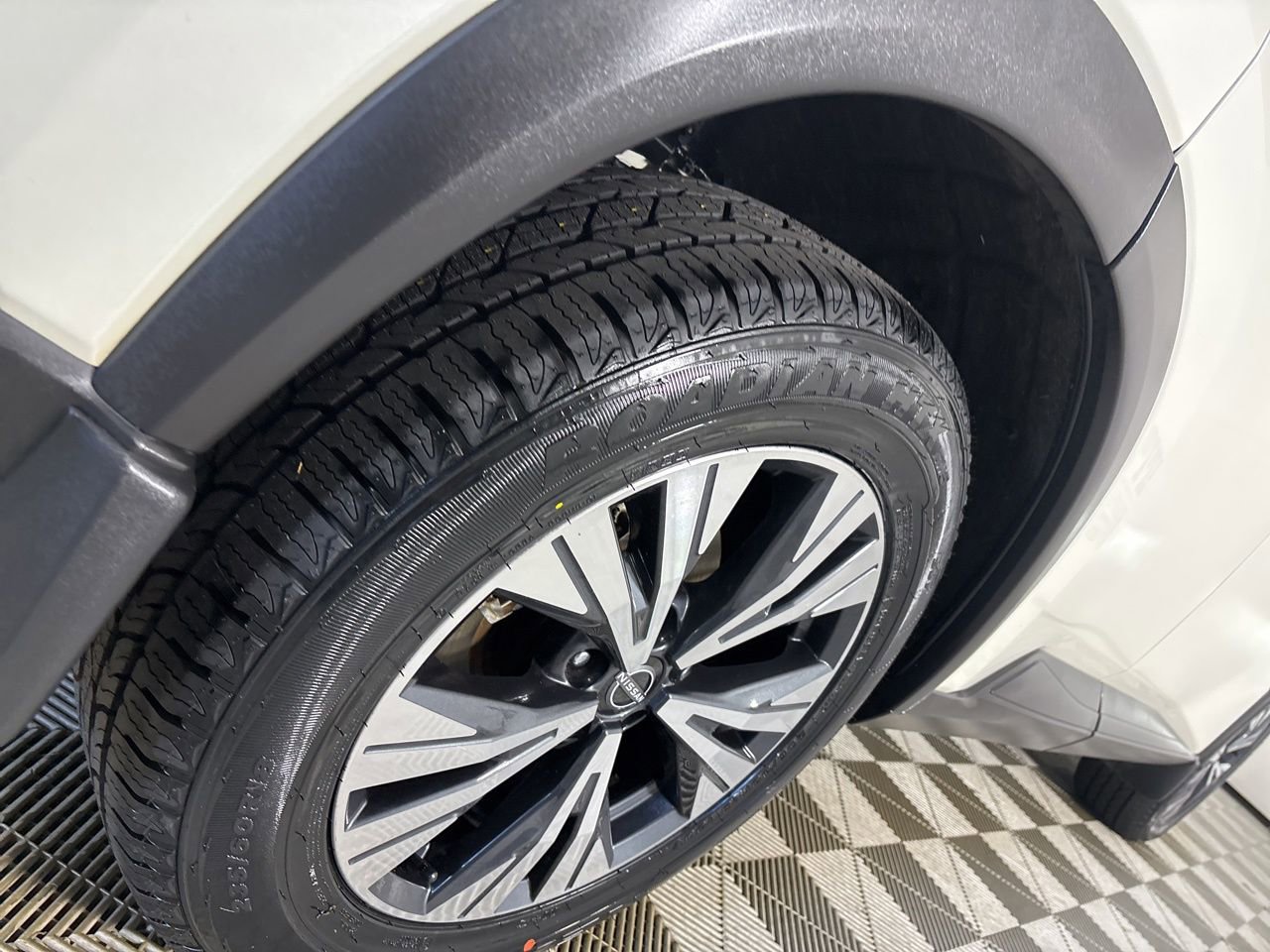 Used 2023 Nissan Rogue SV w/ SV Premium B Package image 35