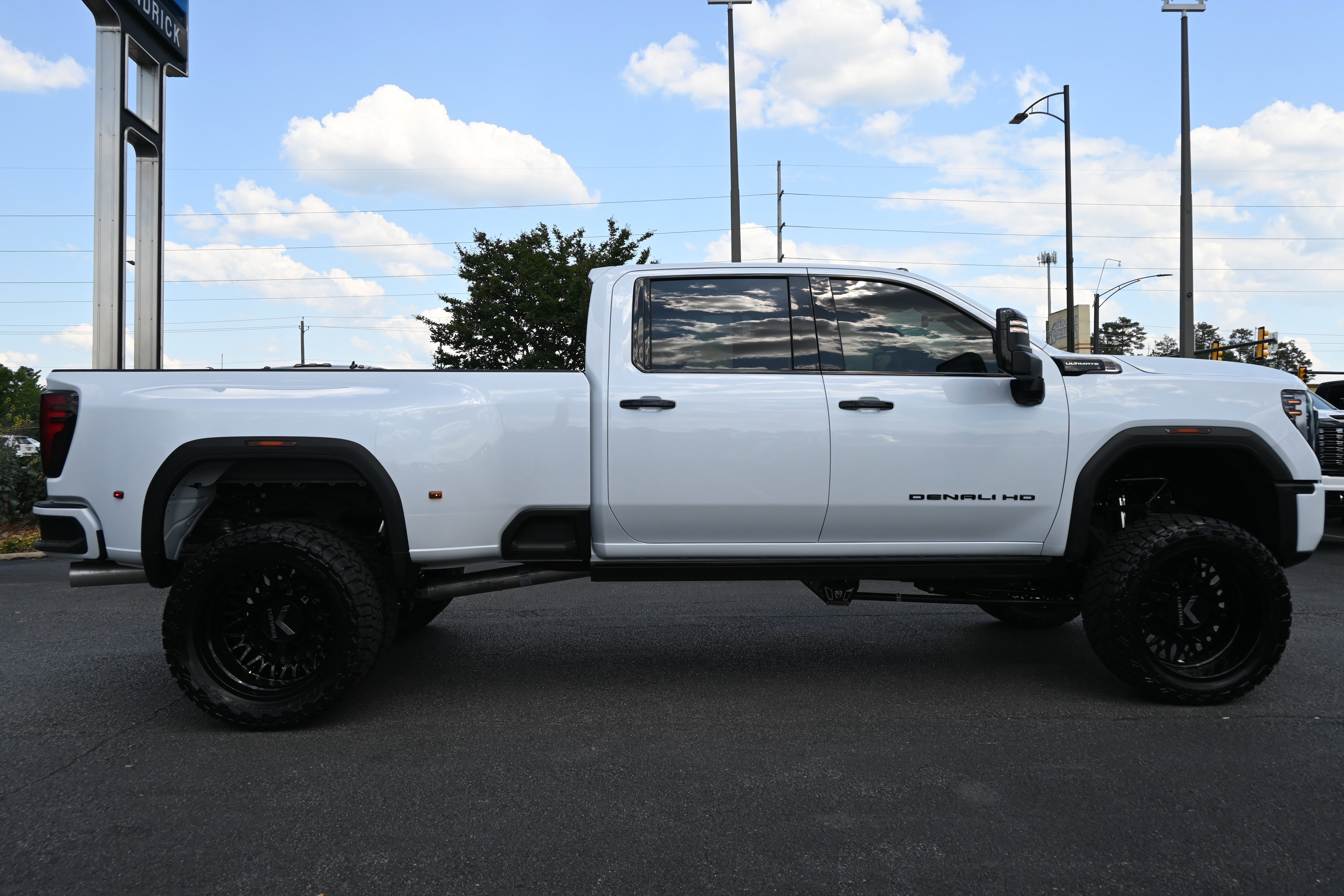 Used 2026 GMC Sierra 3500 Denali Ultimate AWD/4WD image 17