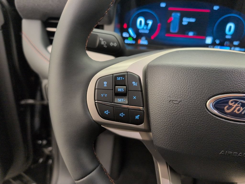 Used 2025 Ford Explorer Active RWD image 28