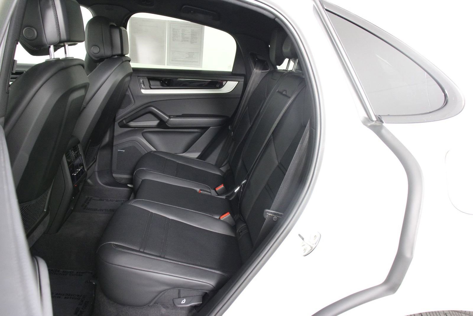 Certified 2025 Porsche Cayenne E-Hybrid Coupe image 33