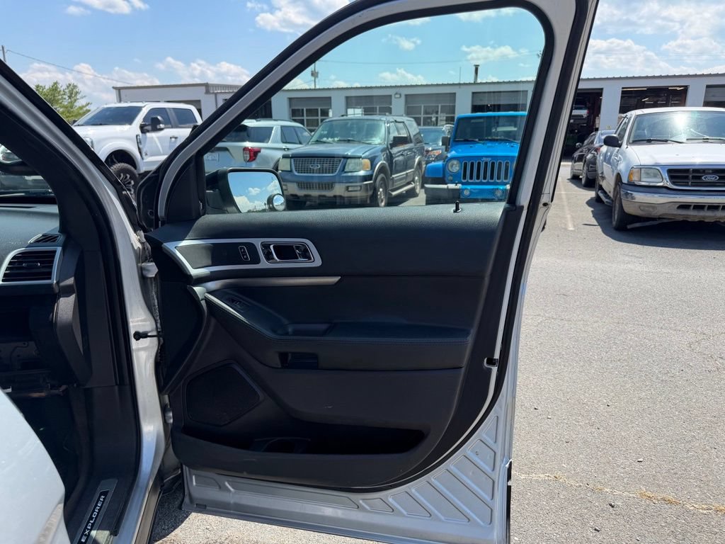 Used 2015 Ford Explorer Sport w/ Equipment Group 401A AWD/4WD image 28