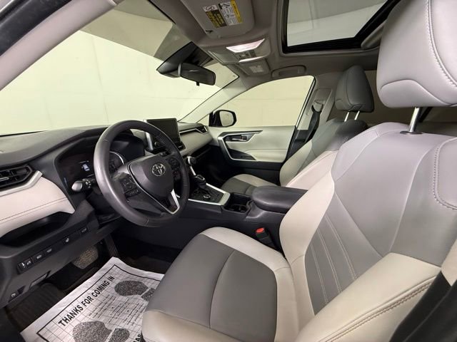 Used 2023 Toyota RAV4 XLE Premium image 5