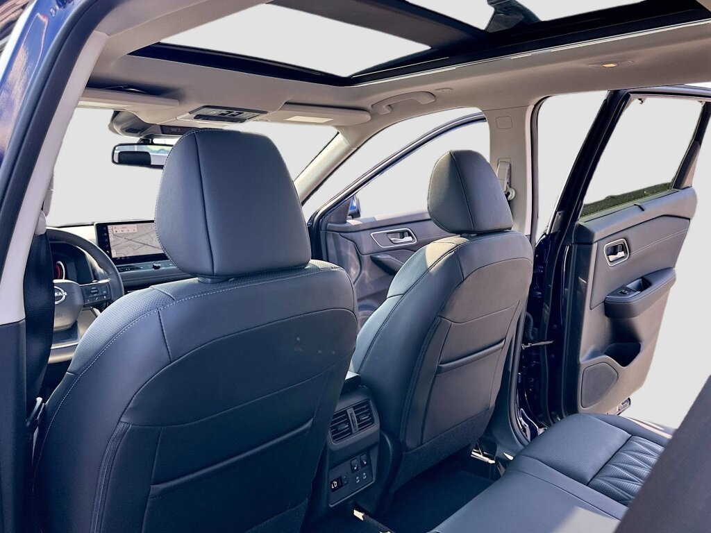 New 2026 Nissan Rogue Platinum image 6