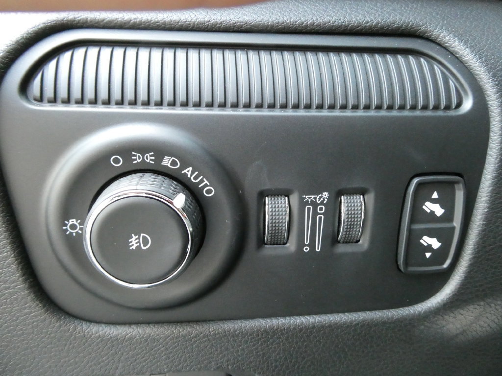 Used 2023 Jeep Wagoneer 4WD w/ Premium Group I image 30