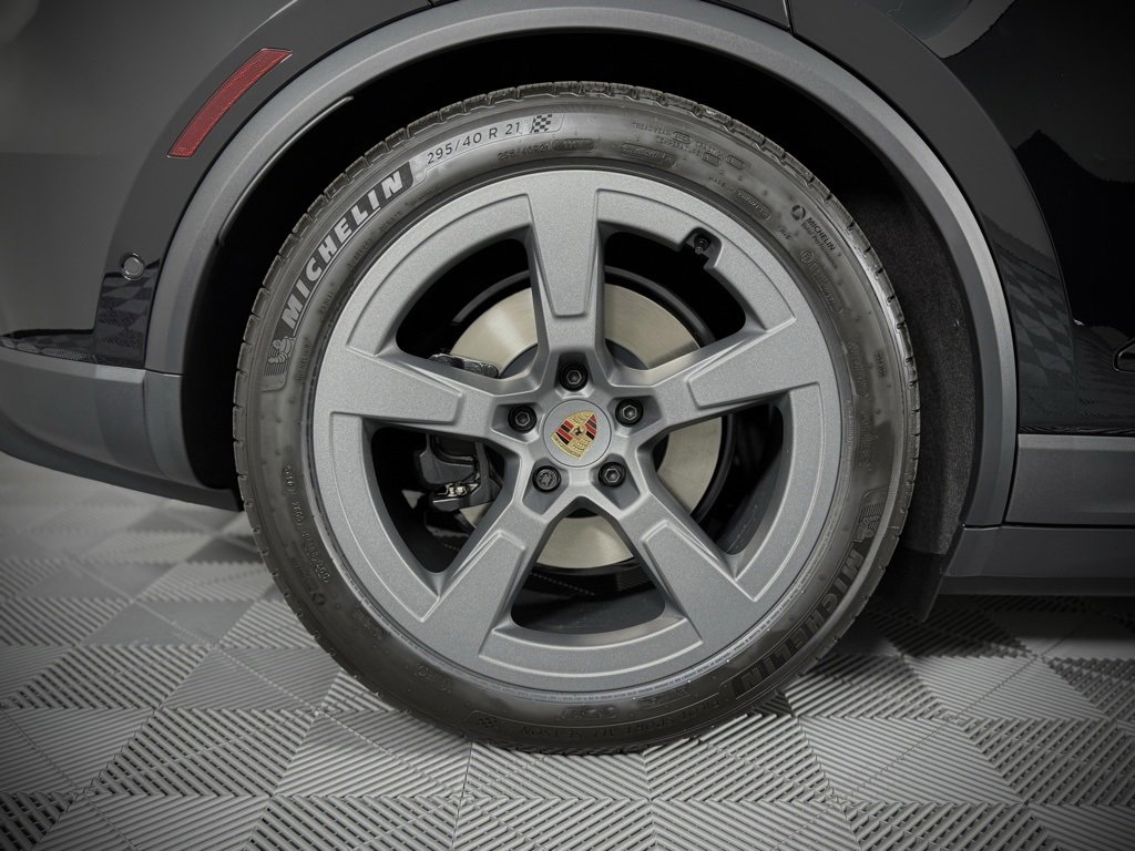 New 2025 Porsche Macan 4 Electric image 18