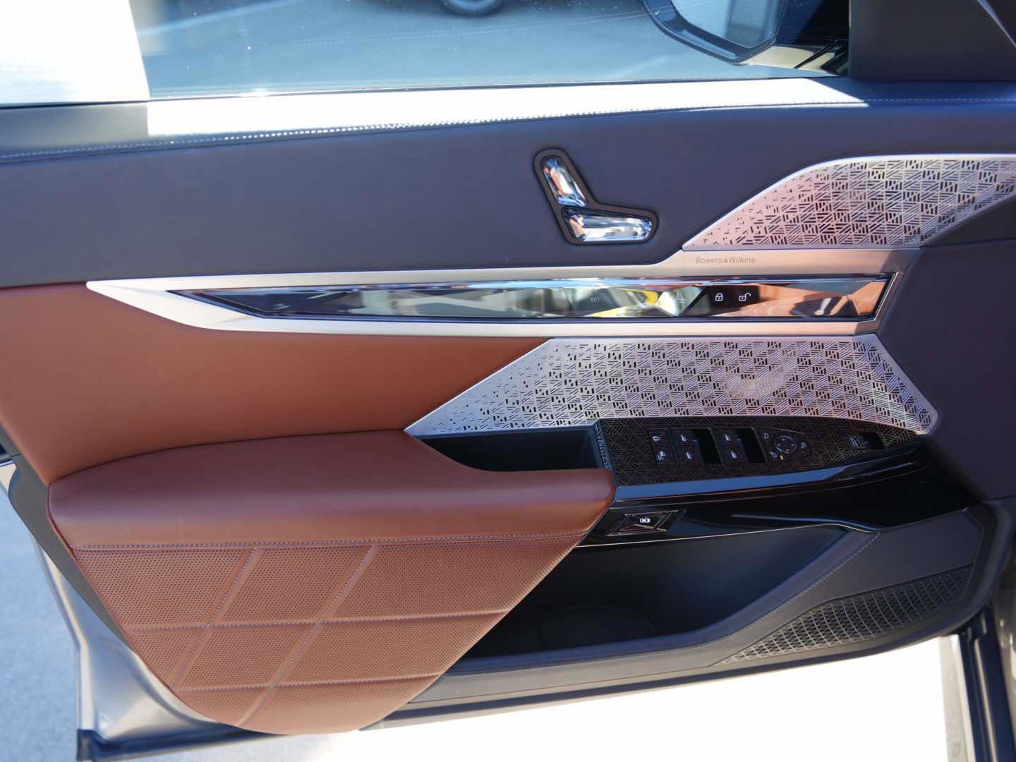 Certified 2024 BMW i7 M70 image 17