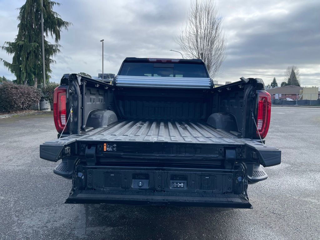 Used 2023 GMC Sierra 3500 Denali w/ Denali Black Diamond Edition image 4