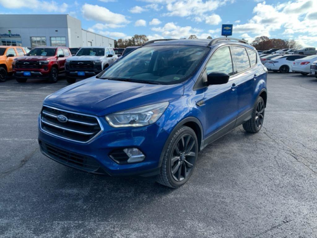 Used 2017 Ford Escape SE w/ SE Sport Appearance Package image 1