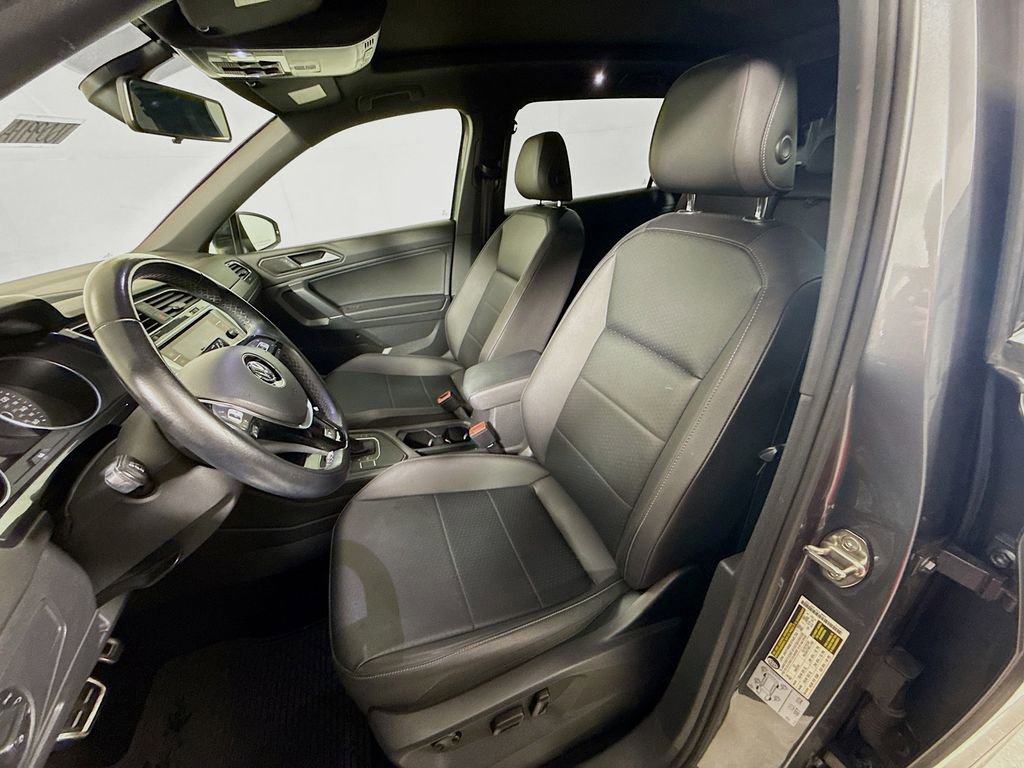 Used 2020 Volkswagen Tiguan SE R-Line image 16