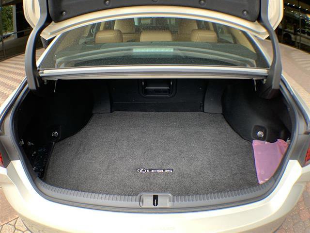 Certified 2022 Lexus ES 300h Ultra Luxury w/ Accessory Package 2 FWD image 24