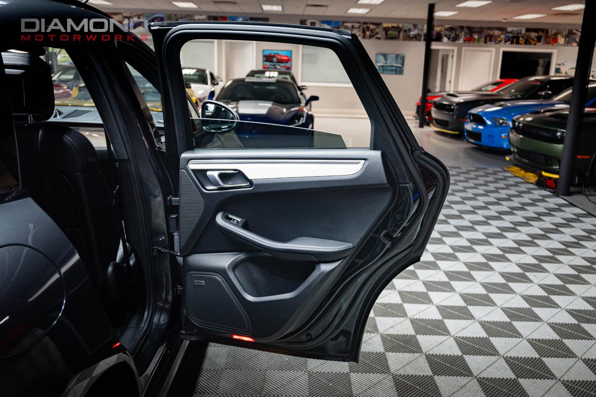 Used 2018 Porsche Macan Turbo image 98