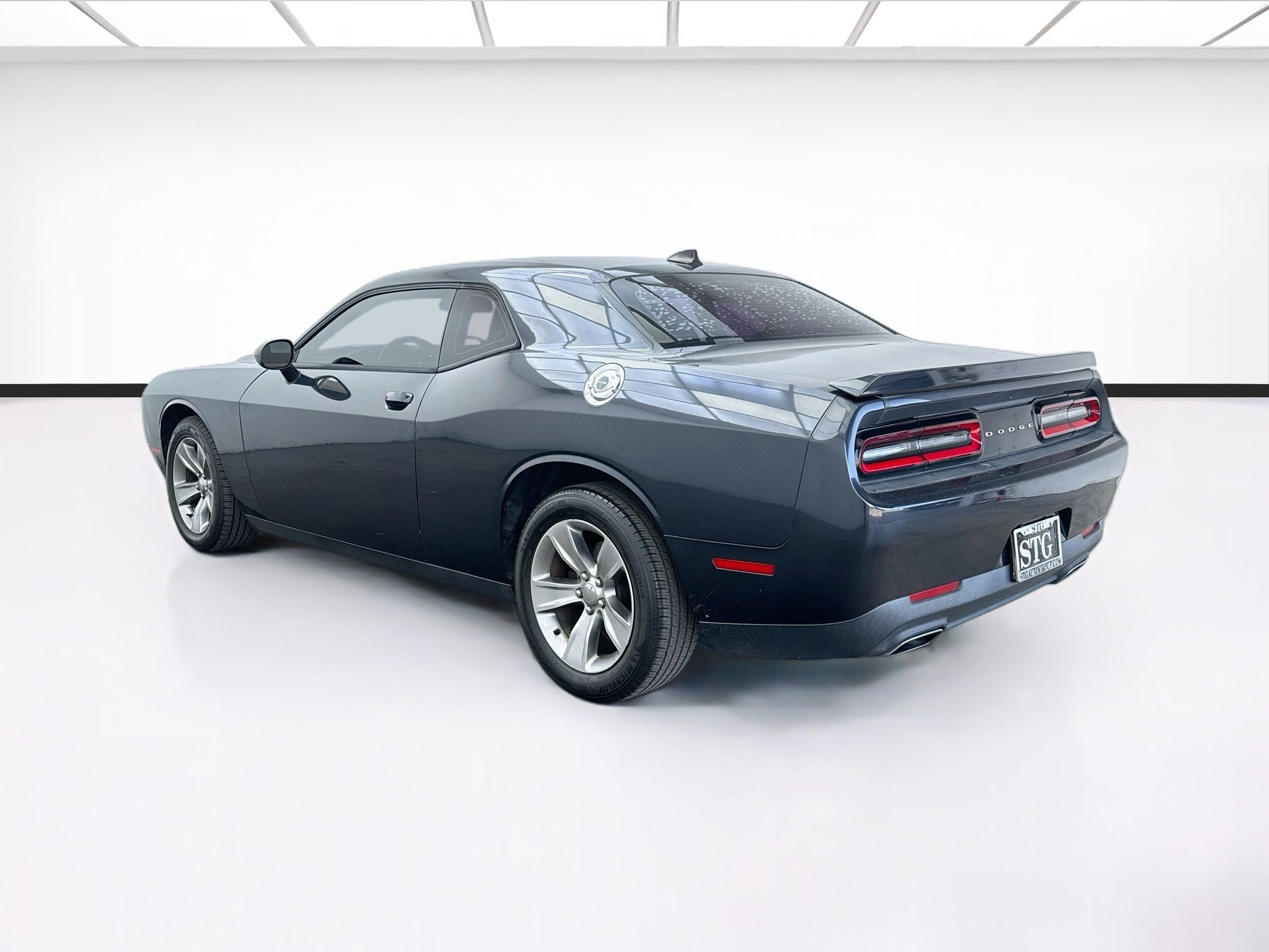 Used 2016 Dodge Challenger SXT RWD image 6