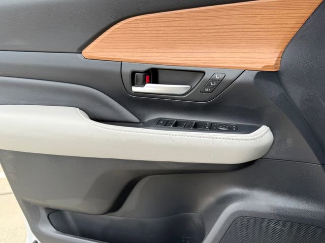 Used 2026 Toyota Grand Highlander Limited image 23
