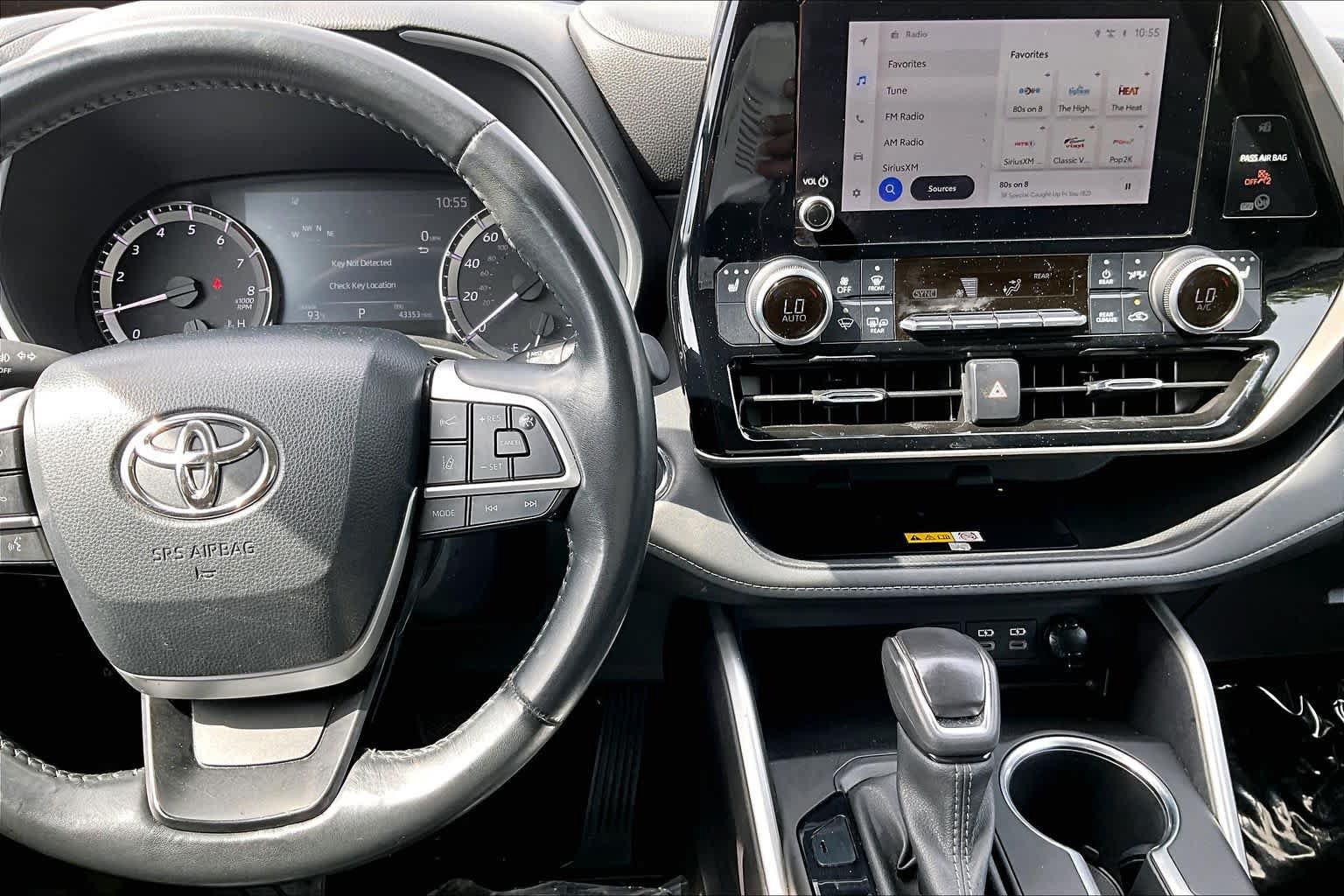 Used 2023 Toyota Highlander XLE FWD image 25