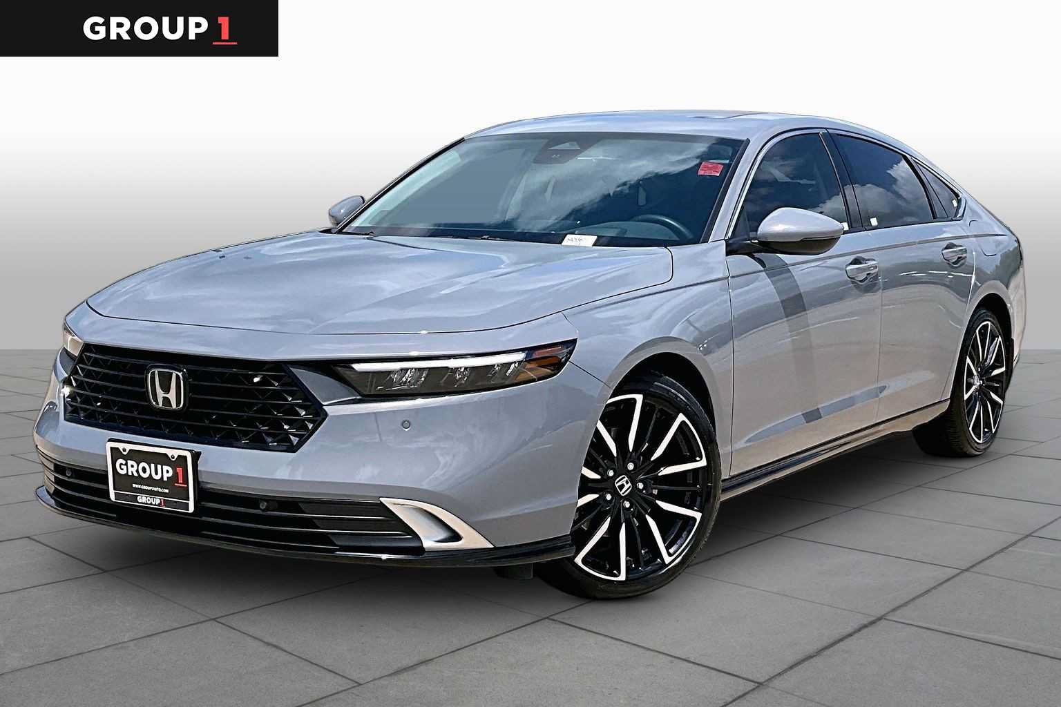 Used 2025 Honda Accord Touring image 1