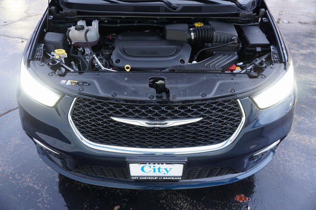 Used 2024 Chrysler Pacifica Touring-L image 27