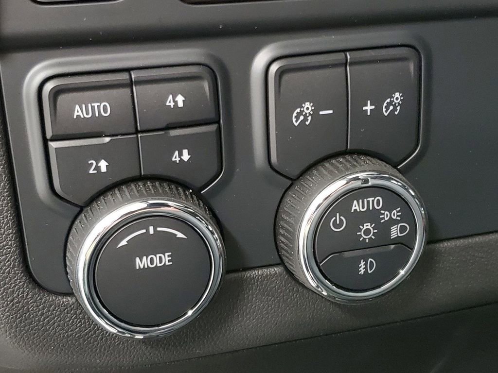 Used 2025 Chevrolet Tahoe Z71 w/ Comfort Package image 30