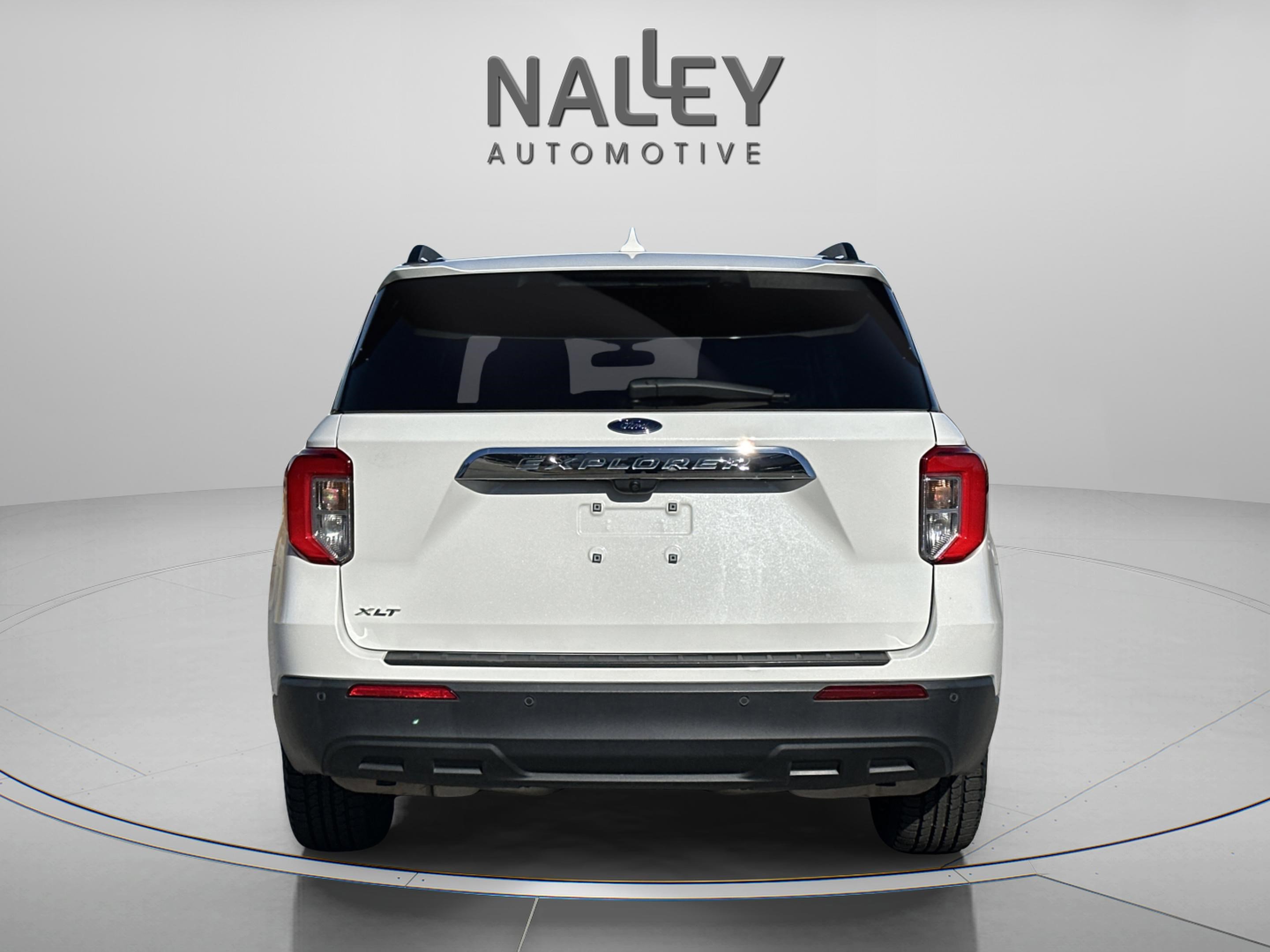 Used 2023 Ford Explorer XLT image 4