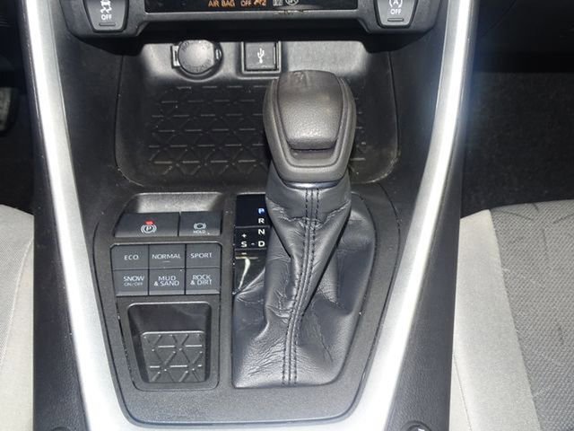 Used 2021 Toyota RAV4 XLE image 27