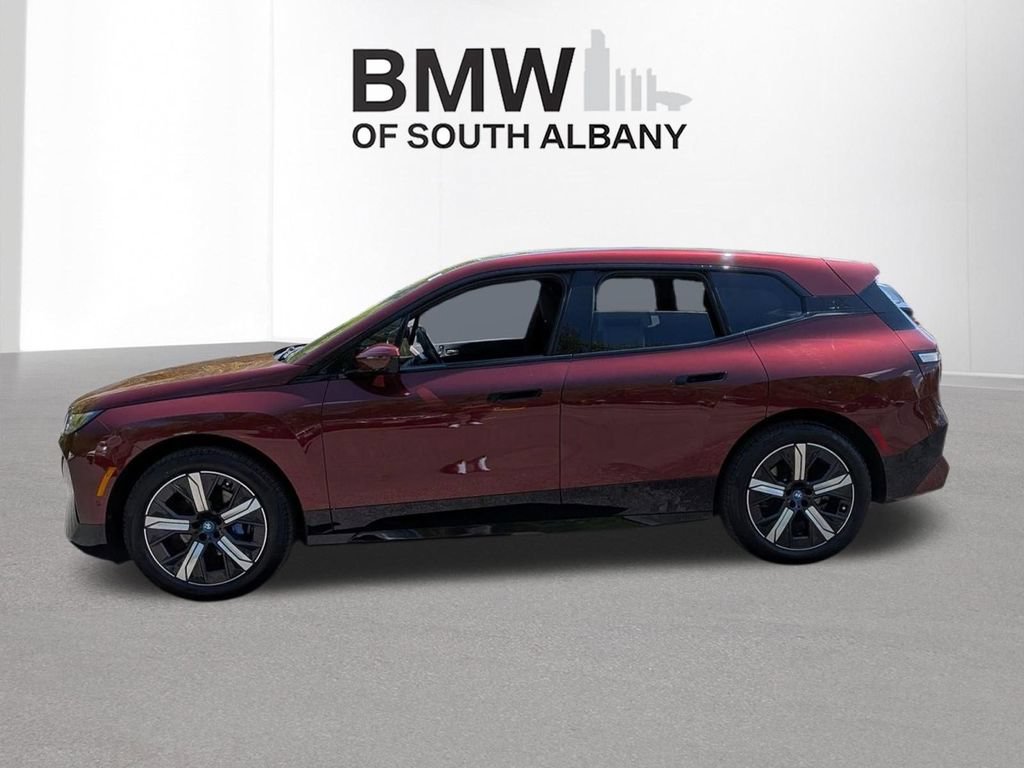 Used 2024 BMW iX xDrive50 w/ Premium Package AWD/4WD image 4