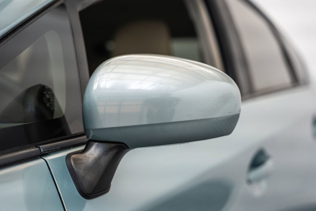 Used 2015 Toyota Prius Five FWD image 16