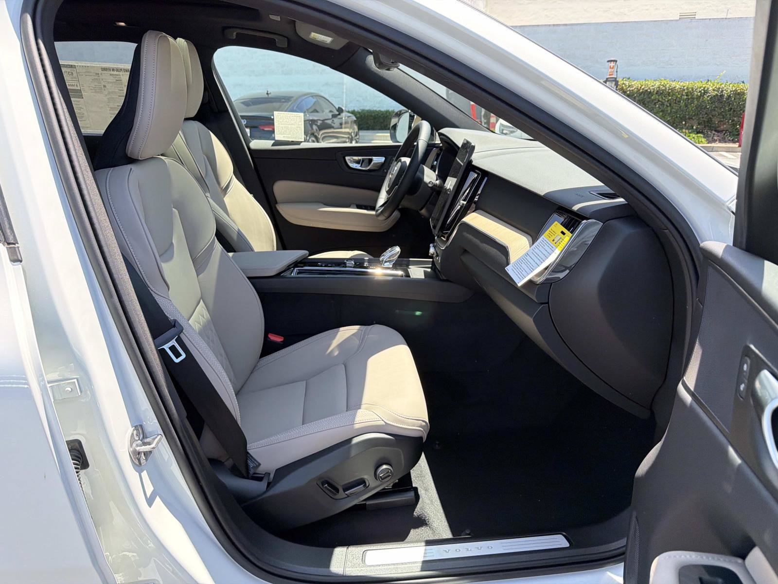 New 2026 Volvo XC60 T8 Plus w/ Protection Package Premier AWD/4WD image 20