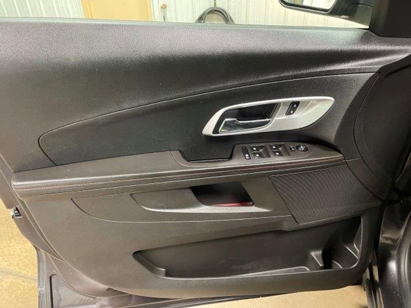 Used 2015 Chevrolet Equinox LT w/ Driver Convenience Package AWD/4WD image 16