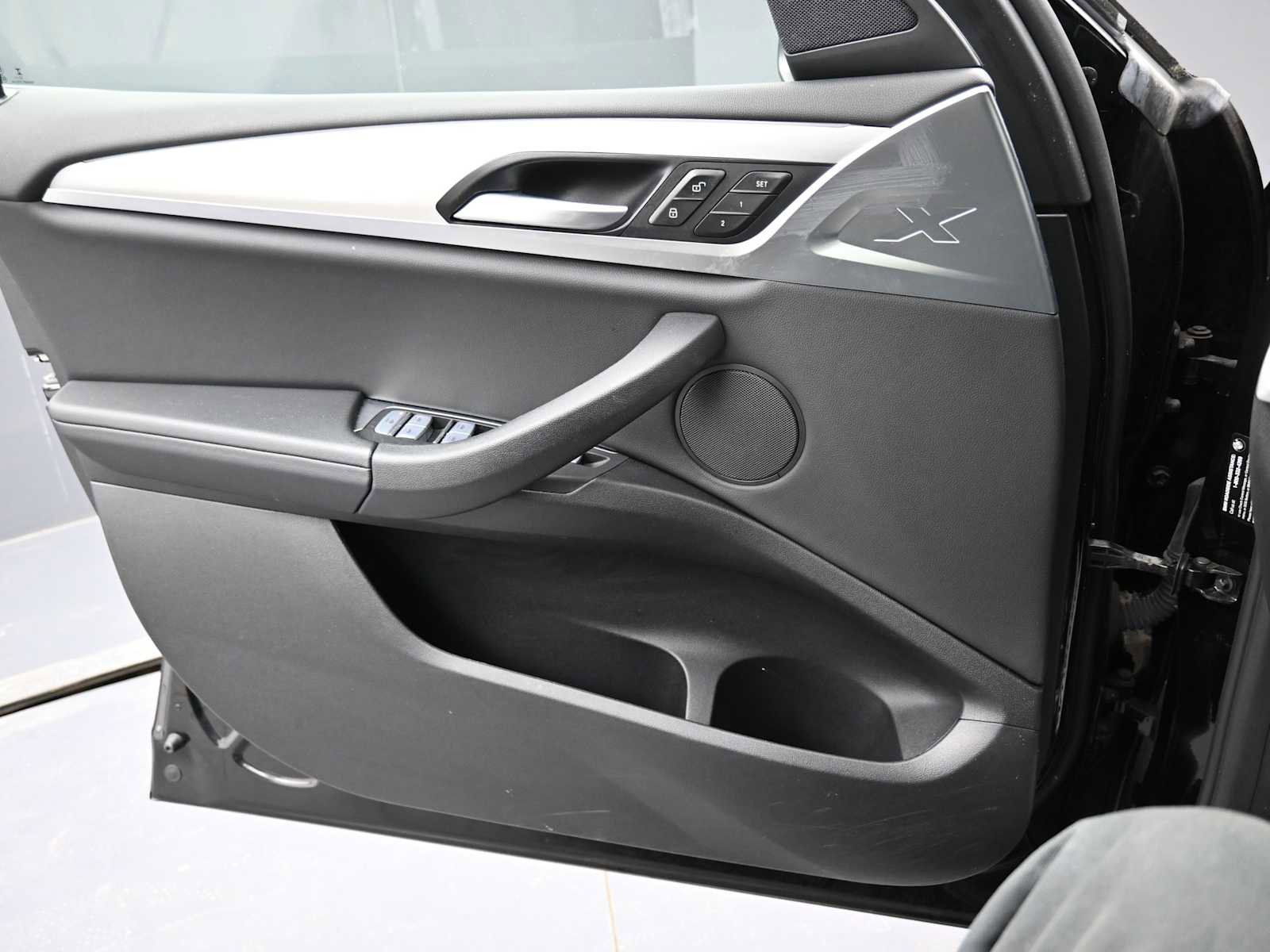 Used 2023 BMW X4 xDrive30i image 11