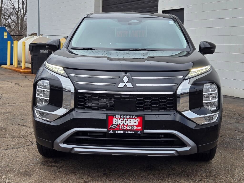 New 2026 Mitsubishi Outlander SE FWD image 2