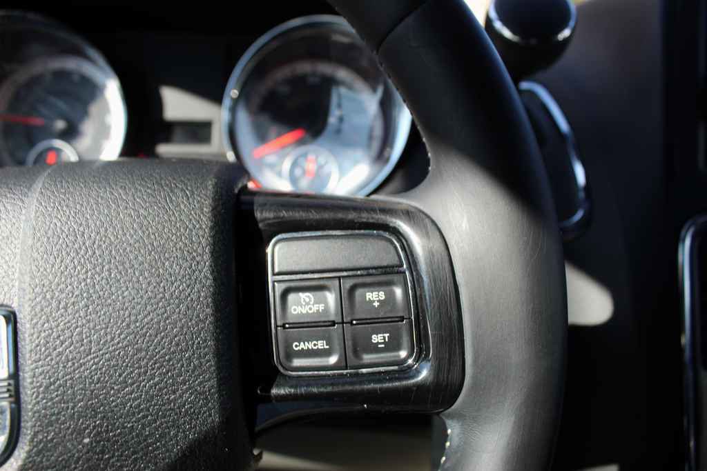 Used 2015 Dodge Grand Caravan SE image 16