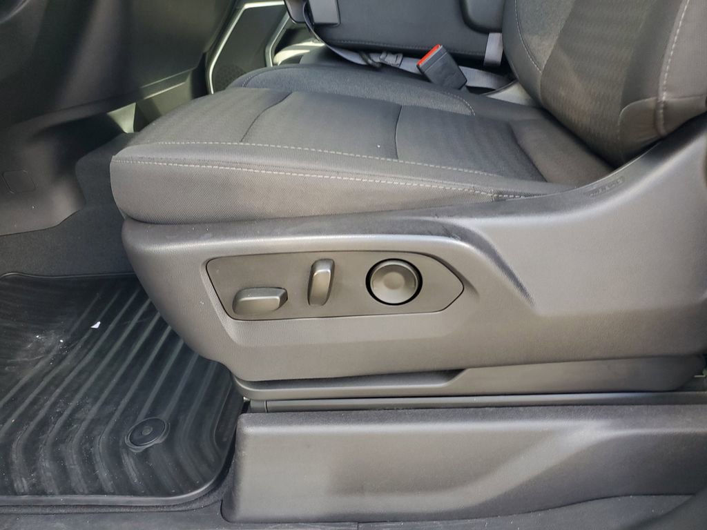 Used 2025 Chevrolet Silverado 2500 LT w/ Convenience Package AWD/4WD image 12