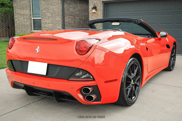 Used 2012 Ferrari California RWD image 8