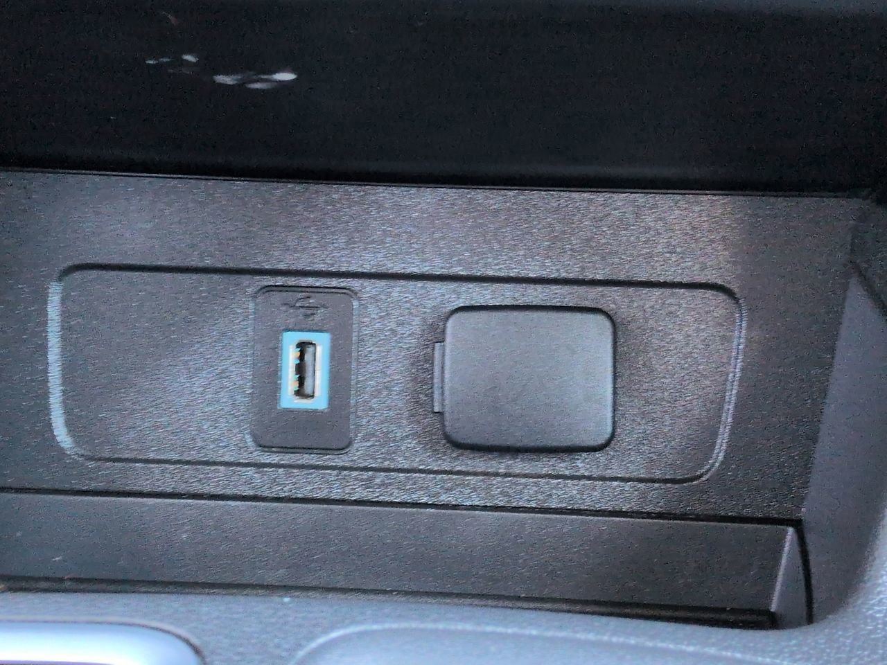 Used 2018 Ford Escape Titanium w/ Ford Safe & Smart Package AWD/4WD image 21